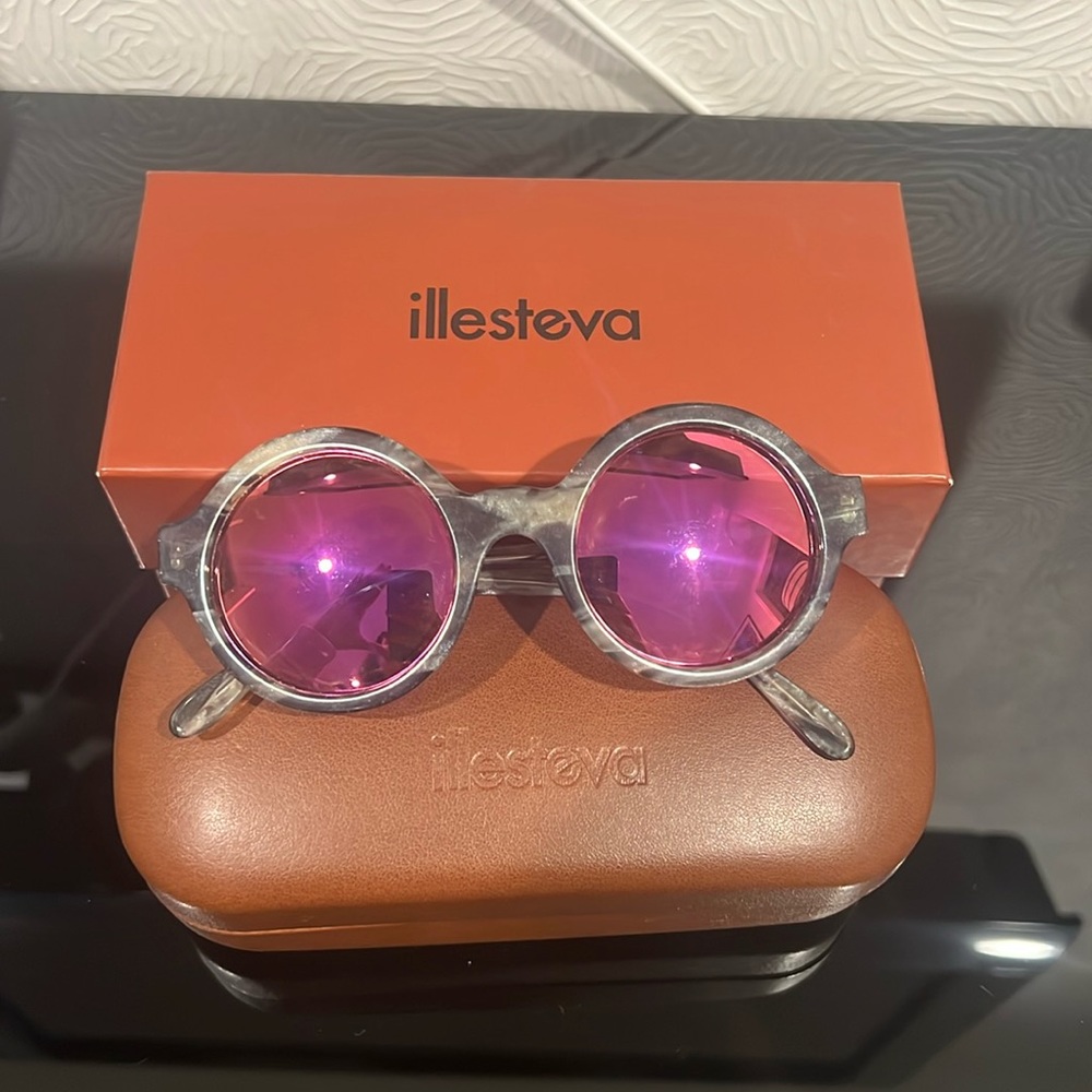 ILLESTEVA sunglasses